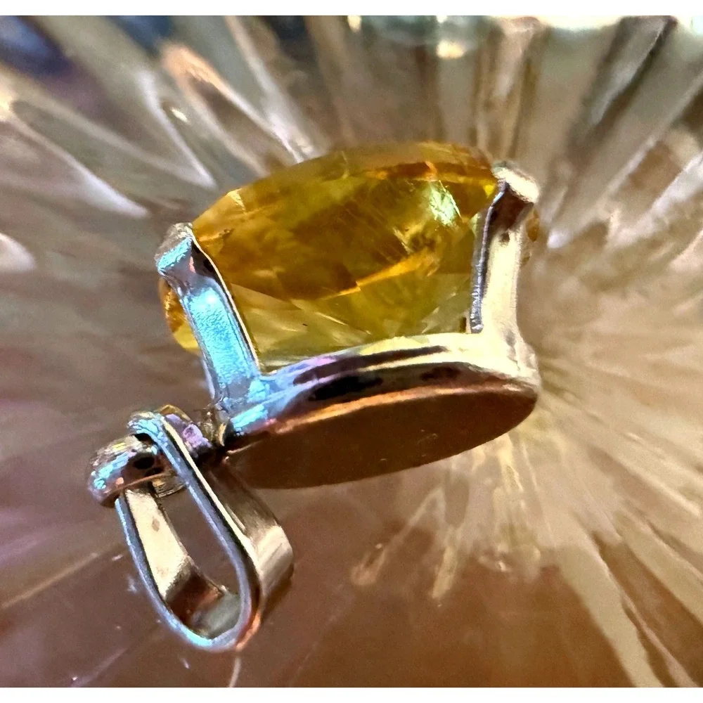 Unbranded Citrine Dainty Oval‎ Pendant Yellow Silver Tone Romantic Charm 1/4